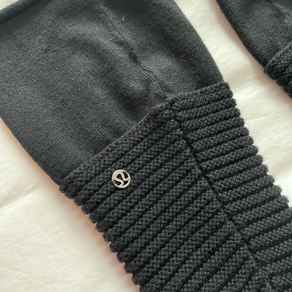 Lululemon black ribbed knit legwarmers
